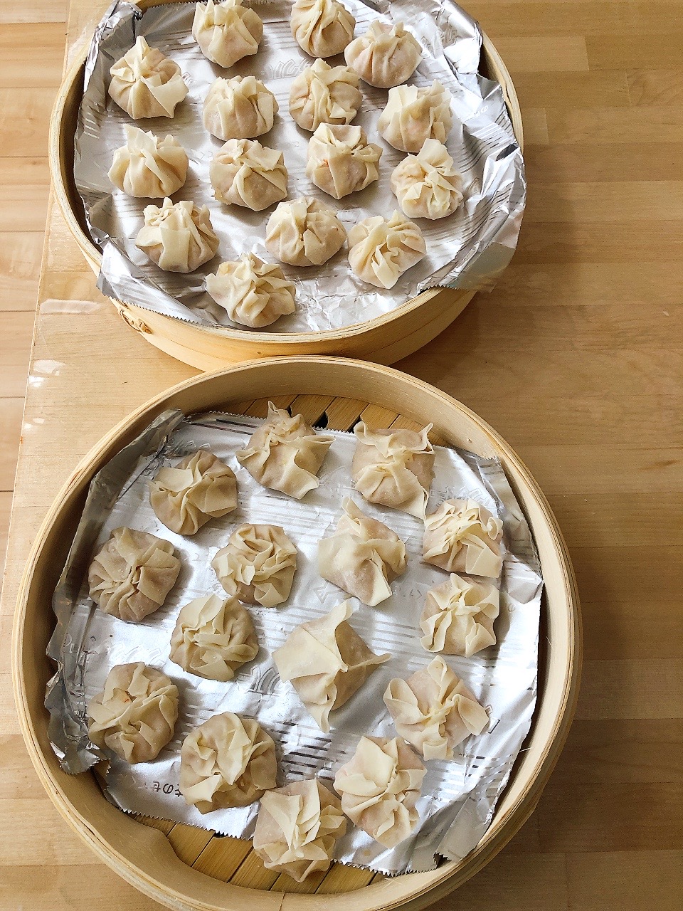 皮で包んで蒸すやつ